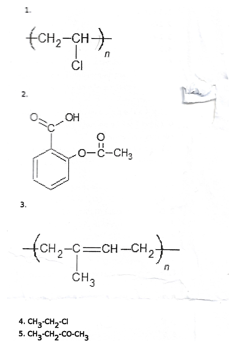 Compușii organici numerotați 1-5: 1: unitatea repetitivă a policlorurii de vinil (-CH2-CHCl-)n; 2: structura acidului acetilsalicilic (aspirină); 3: unitatea repetitivă a poliizoprenului (-CH2-C(CH3)=CH-CH2-)n; 4: CH3-CH2-Cl; 5: CH3-CH2-CO-CH3